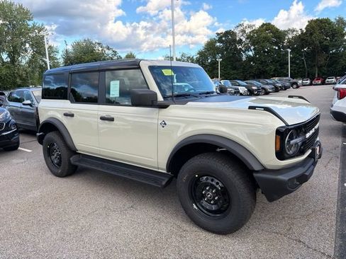 New 2026 Ford Bronco Outer Banks AWD/4WD image 1