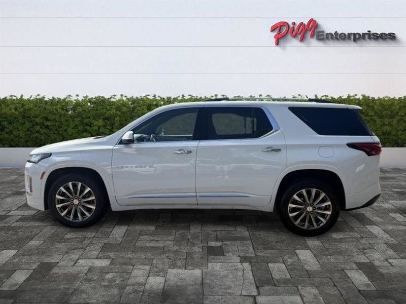 Used 2023 Chevrolet Traverse Premier FWD image 3