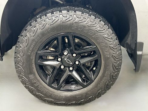 Used 2025 Chevrolet Silverado 1500 LT Trail Boss w/ Convenience Package II AWD/4WD image 31