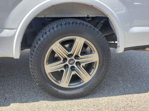 Used 2019 Ford F150 Lariat w/ Equipment Group 502A Luxury AWD/4WD image 32