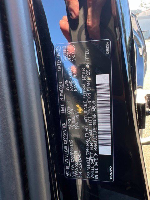 Used 2023 Volvo XC60 B5 Plus AWD/4WD image 11