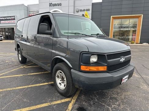 Used 2016 Chevrolet Express 2500 image 3