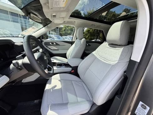 Used 2025 Ford Explorer Platinum w/ LUX Leather Package image 15