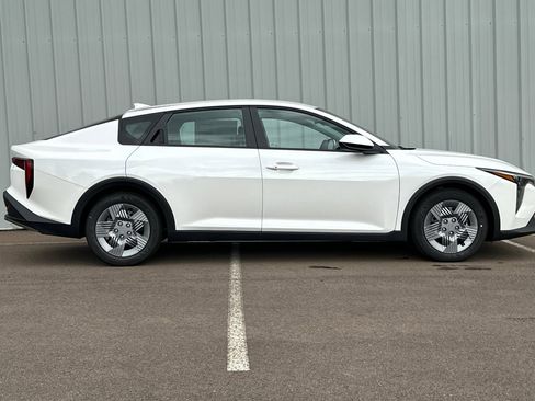 New 2026 Kia K4 LX image 4