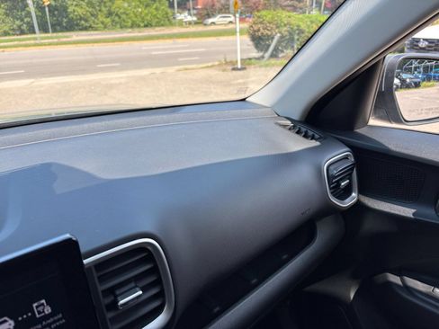 Used 2026 Hyundai Venue SEL FWD image 27