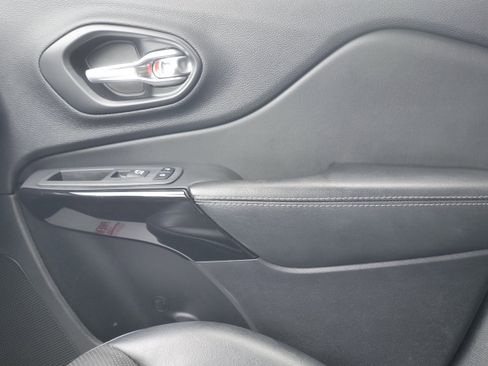 Used 2023 Jeep Cherokee Altitude Lux image 30