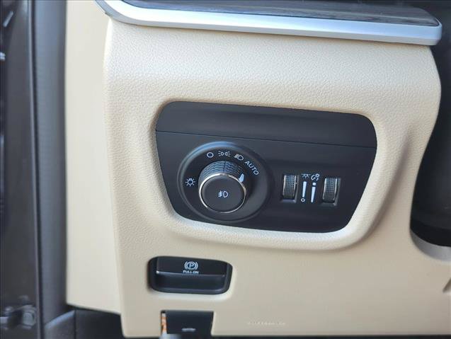 Used 2024 Jeep Grand Cherokee Limited RWD image 15
