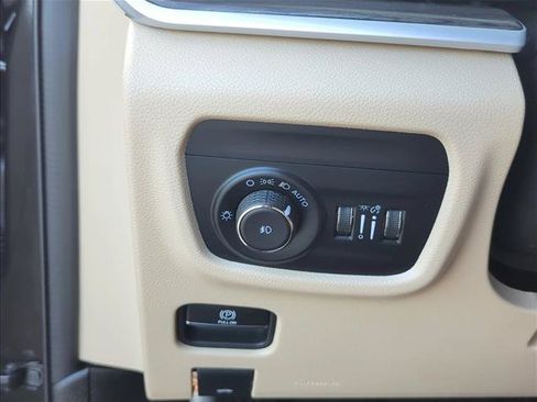 Used 2024 Jeep Grand Cherokee Limited RWD image 15