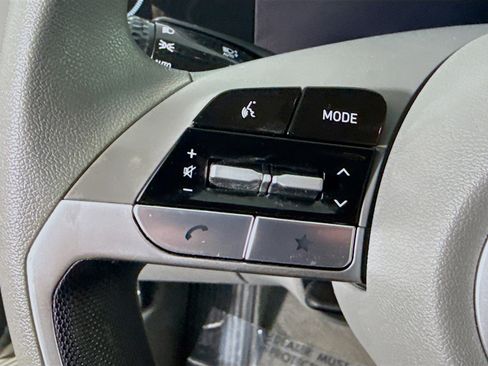 Used 2024 Hyundai Elantra SEL image 14