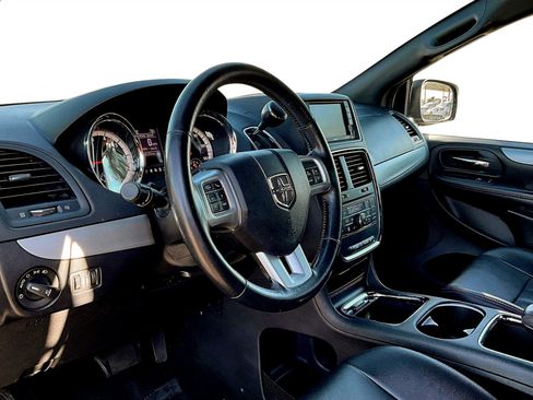 Used 2019 Dodge Grand Caravan GT image 13
