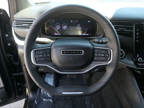 Used 2024 Jeep Wagoneer L Series II image 19