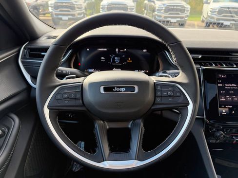 New 2025 Jeep Grand Cherokee L Altitude image 22