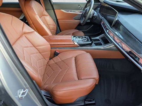Used 2023 BMW 740i image 23