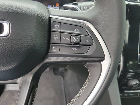 Used 2025 Jeep Grand Cherokee Laredo X RWD image 25