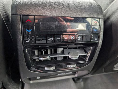 Used 2022 Jeep Grand Cherokee Overland w/ Luxury Tech Group IV image 17