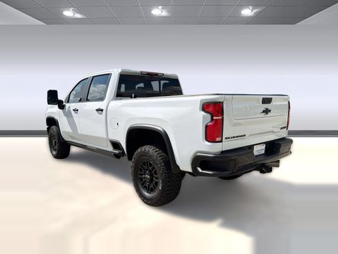 Used 2025 Chevrolet Silverado 2500 ZR2 w/ Technology Package AWD/4WD image 3
