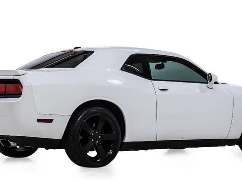 Used 2012 Dodge Challenger SXT image 3