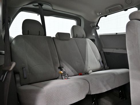 Used 2017 Toyota Sienna LE FWD image 23