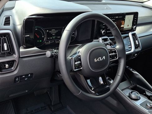 Used 2023 Kia Sorento EX image 25