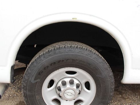 Used 2014 Chevrolet Express 2500 RWD image 20