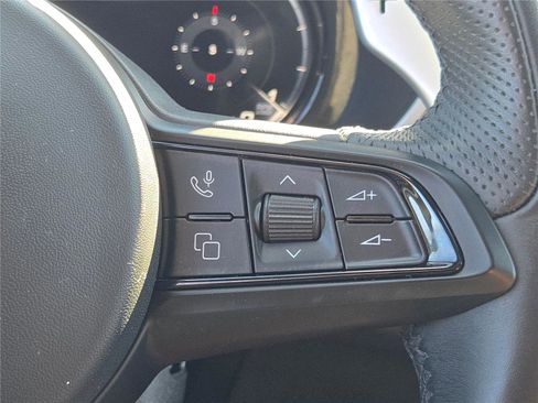 Used 2024 Alfa Romeo Stelvio Veloce image 36