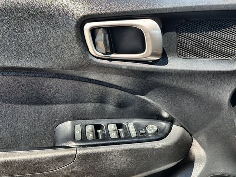 Used 2022 Hyundai Venue SE FWD image 13