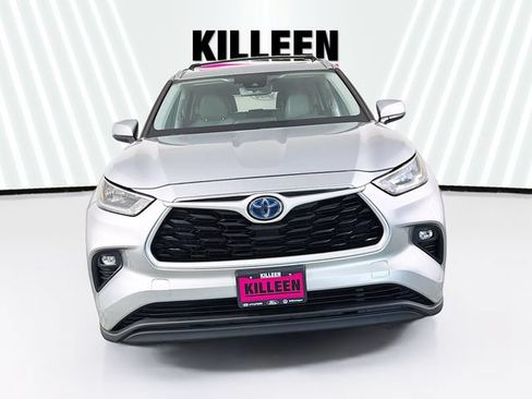 Used 2020 Toyota Highlander XLE AWD/4WD image 2