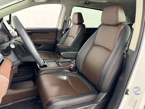 Used 2025 Honda Odyssey Elite image 4
