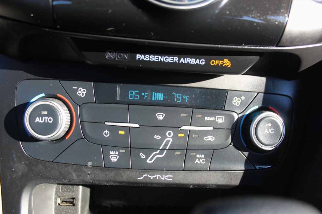 Used 2017 Ford Focus SEL FWD image 22