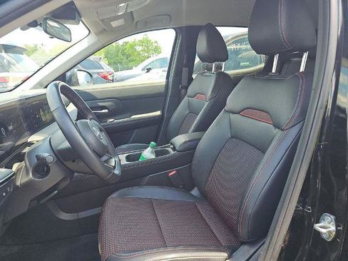 Certified 2025 Nissan Kicks SR FWD image 19