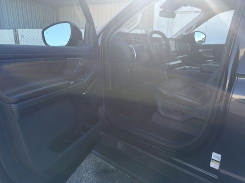 Certified 2025 Ford Expedition Platinum image 21