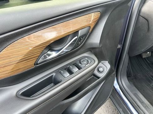 Used 2019 GMC Terrain SLE w/ Driver Convenience Package image 14