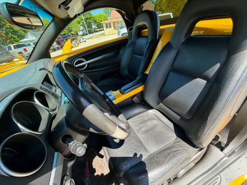 Used 2004 Chevrolet SSR w/ Preferred Equipment Group RWD image 7