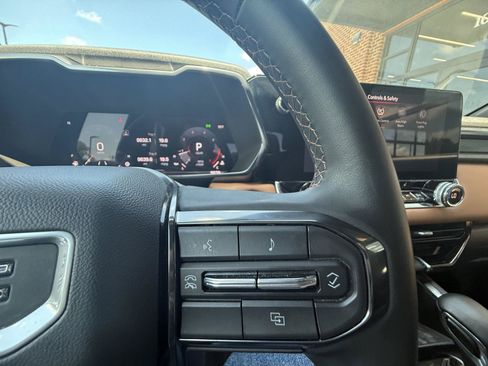 Used 2025 GMC Canyon AT4 AWD/4WD image 11