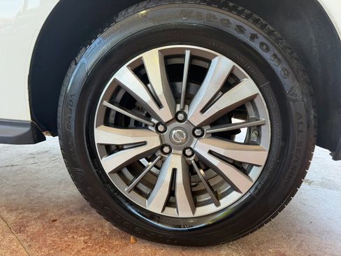 Used 2017 Nissan Pathfinder SV FWD image 27