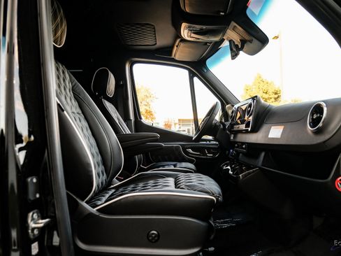 Used 2024 Mercedes-Benz Sprinter 3500 image 46