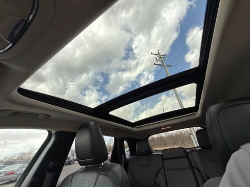 Used 2018 Jeep Cherokee Limited image 28