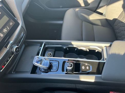 New 2026 Volvo XC60 B5 Plus w/ Protection Package Premier AWD/4WD image 18