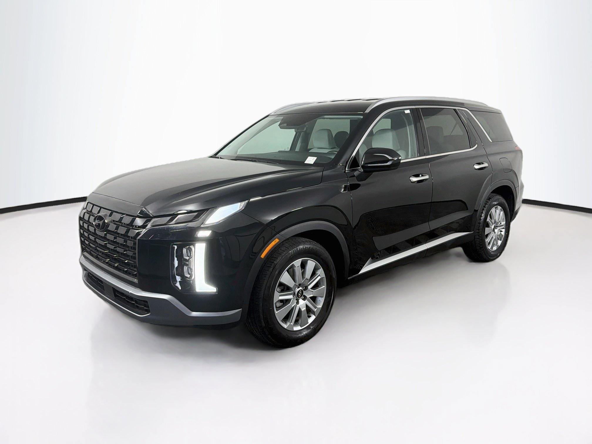 Used 2025 Hyundai Palisade SEL FWD image 3