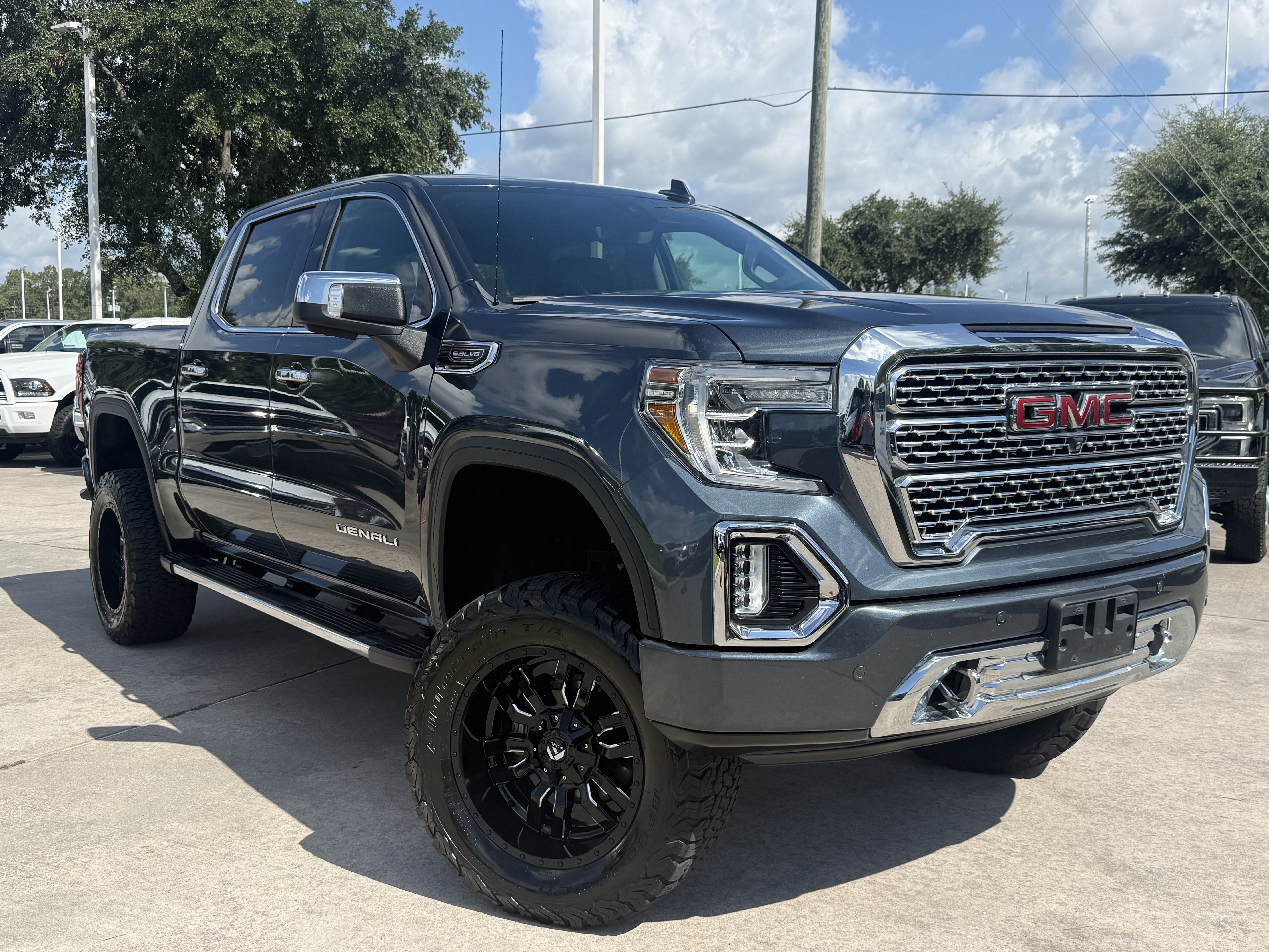 Used 2019 GMC Sierra 1500 Denali w/ Technology Package AWD/4WD image 2