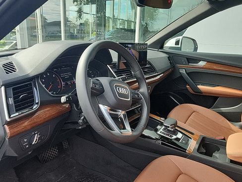 Used 2023 Audi Q5 2.0T Premium w/ Convenience Package AWD/4WD image 3