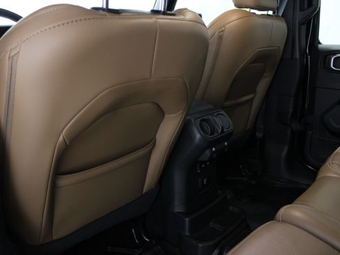 Used 2021 Jeep Wrangler Unlimited Sahara AWD/4WD image 17