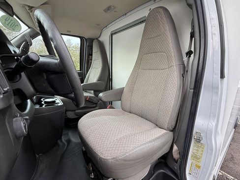 Used 2019 GMC Savana 3500 w/ Driver Convenience Package image 13
