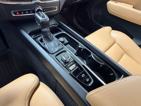 Used 2019 Volvo XC60 T6 Inscription w/ Protection Package Premier AWD/4WD image 22