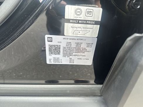 Used 2023 GMC Acadia SLE w/ Driver Convenience Package FWD image 32