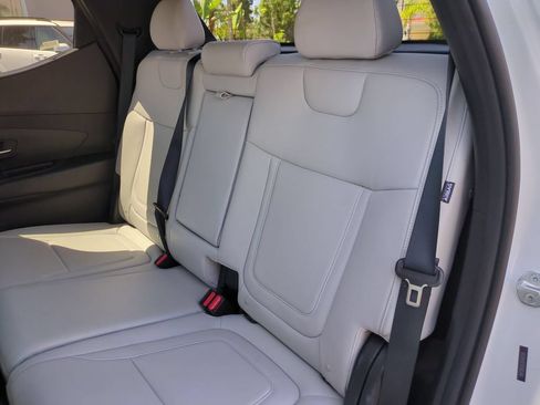 Used 2025 Hyundai Santa Cruz SEL AWD/4WD image 27