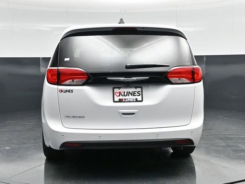 New 2026 Chrysler Voyager LX FWD image 10