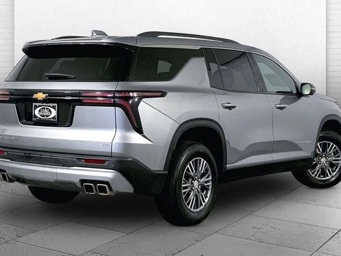 Used 2024 Chevrolet Traverse LT AWD/4WD image 13