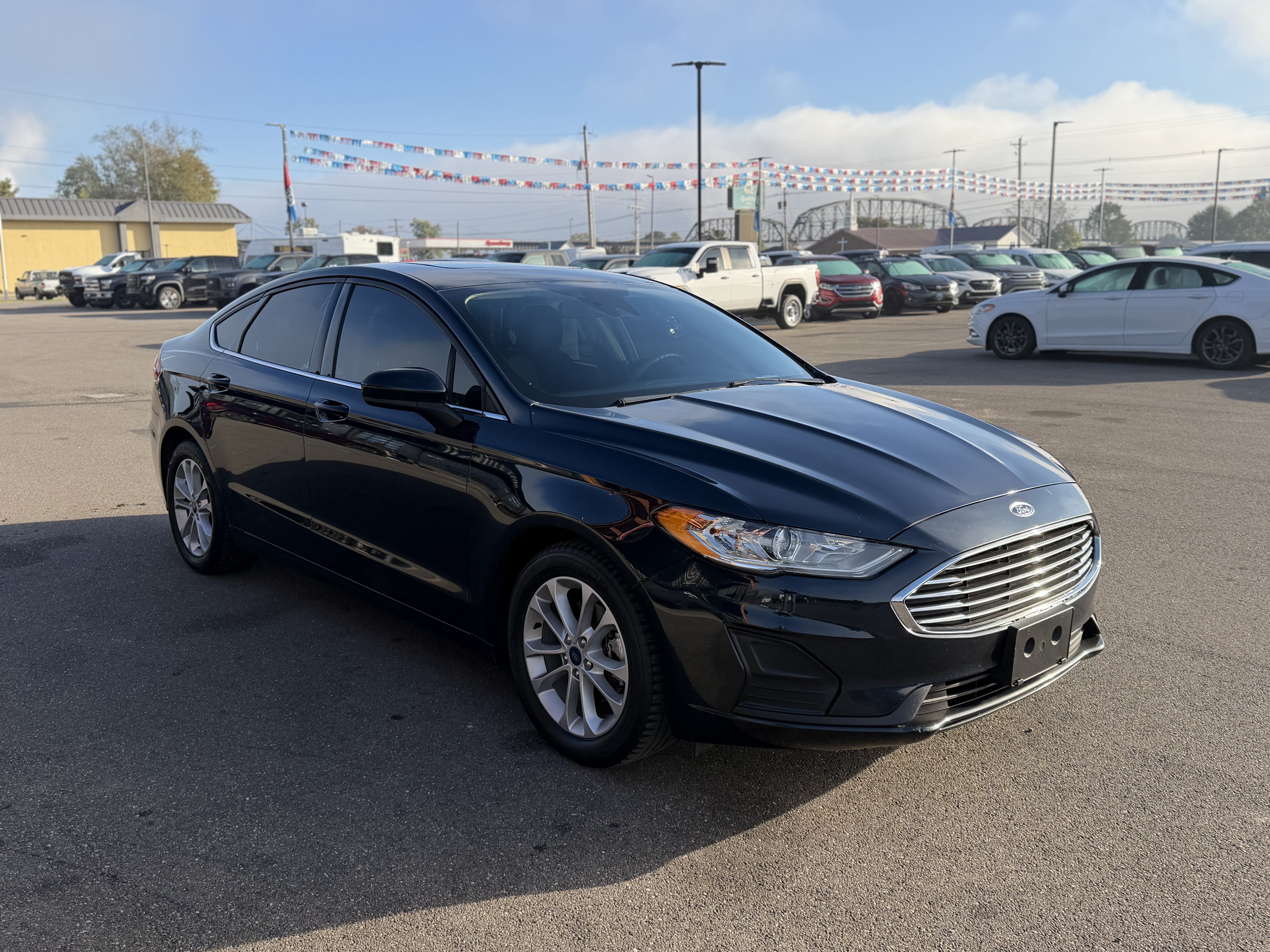 Used 2020 Ford Fusion SE FWD image 3