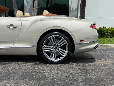 Used 2023 Bentley Continental GT Mulliner AWD/4WD image 17